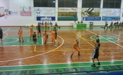 Farense Basquetebol | Seniores vencem Tubarões e ascendem à Liderança