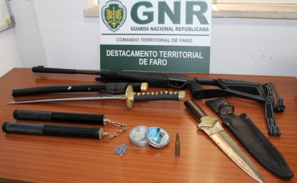 Apreensão de armas e munições por ameaças em Olhão e Tunes