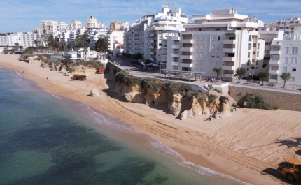 MUNICÍPIO DE SILVES PROCEDE À REGULARIZAÇÃO DO AREAL NA PRAIA DE ARMAÇÃO DE PÊRA E NA PRAIA GRANDE (PÊRA)