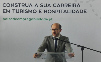 Feira de Emprego em Vilamoura recebe Secretário de Estado do Turismo, Comércio e Serviços