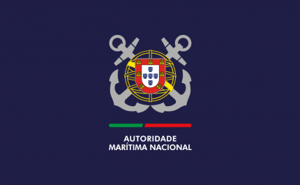 Incêndio em veleiro num estaleiro de Vila Real de Santo António