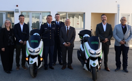 A Câmara Municipal de Loulé, Infralobo e Infraquinta oferecem duas motas à GNR de Almancil