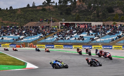Caravanas estacionam no MotoGP