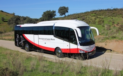 Nova viatura de transporte escolar adaptada a pessoas com mobilidade reduzida