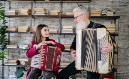 Os benefícios de tocar um instrumento musical para o seu desenvolvimento pessoal