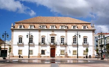Voto de Protesto Contra Alargamento da Zona de Estacionamento Tarifado na Praia da Rocha aprovado