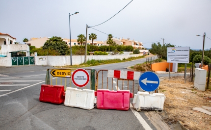 ARRANCARAM AS OBRAS NA ESTRADA DA MOSQUEIRA NUM VALOR DE QUASE UM MILHÃO E MEIO DE EUROS