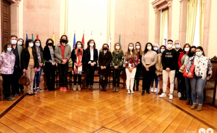  MUNICÍPIO DE SILVES ATRIBUIU 15 BOLSAS DE ESTUDO A ALUNOS UNIVERSITÁRIOS DO CONCELHO