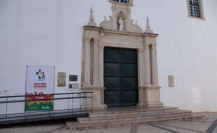 Edifícios no Algarve receberam faixas alusivas à Jornada Mundial da Juventude