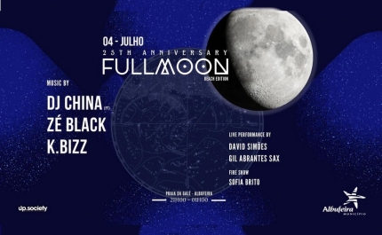 «FULL MOON» – PRAIA DA GALÉ CELEBRA BODAS DE PRATA COM MÚSICA, DANÇA E VELAS NA AREIA 