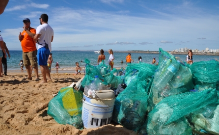 «Vamos Limpar o Mar» na Praia do Pintadinho envolveu 120 pessoas