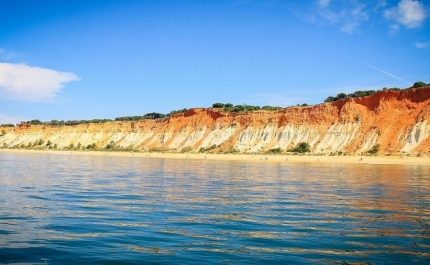 ALBUFEIRA VOLTA A LIDERAR O RANKING DAS PRAIAS COM MAIS BANDEIRAS AZUIS 