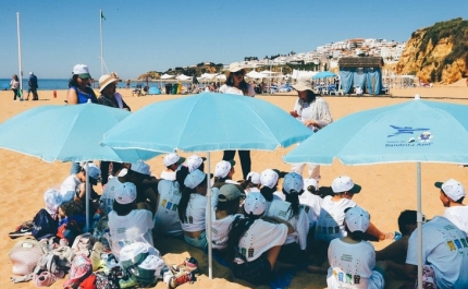 ALBUFEIRA ASSINALA ABERTURA DA ÉPOCA BALNEAR COM COLOCAÇÃO DE SINALÉTICA PARA DALTÓNICOS