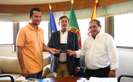 PRESIDENTE DA CÂMARA RECEBE ALUNO MEDALHADO COM OURO NAS OLIMPÍADAS DE MATEMÁTICA DA CPLP 