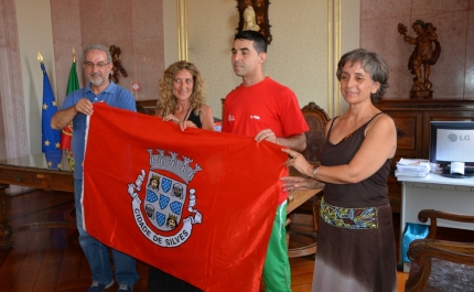 ATLETAS DO CONCELHO QUE PARTICIPARÃO NA GYMNAESTRADA 2015 RECEBERAM BANDEIRA DO MUNICÍPIO 