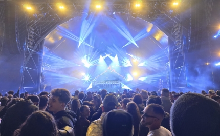 Quarteira festejou o novo ano em festa com um impressionante tsunami humano 