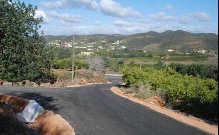 PAVIMENTAÇÃO DO CAMINHO DA FRANQUEIRA DE BAIXO FOI CONCLUÍDA