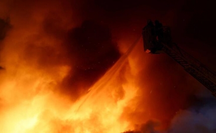 Incêndio em fábrica de reparação de barcos em Faro provoca ferido grave