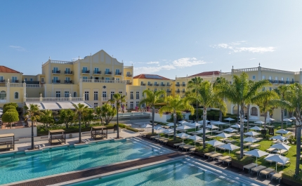 Uma piscina com areia natural, um restaurante flutuante  e um kids Club ecológico: o hotel perfeito para famílias no Algarve