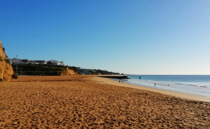 O Bloco Algarve quer o alargamento do período de vigilância nas praias