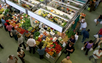 Mercado da Av. S. João de Deus coloca 17 espaços comerciais  em hasta pública