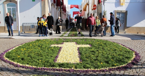 Algarve: Festa das Tochas Floridas em São Brás de Alportel