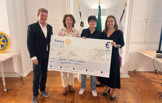 Rotary Clube de Loulé distingue aluna da Escola Secundária pelo mérito escolar