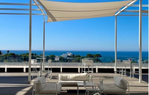 Albufeira: está de volta a música ao vivo no terraço com vista para o mar 