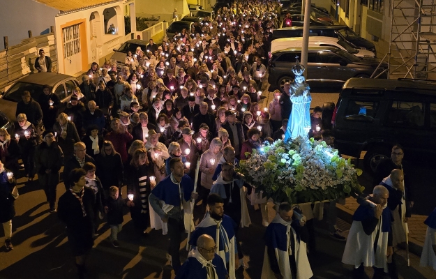 Quarteira: Ontem houve Procissão de Velas, hoje há Procissão da Padroeira por terra e por mar