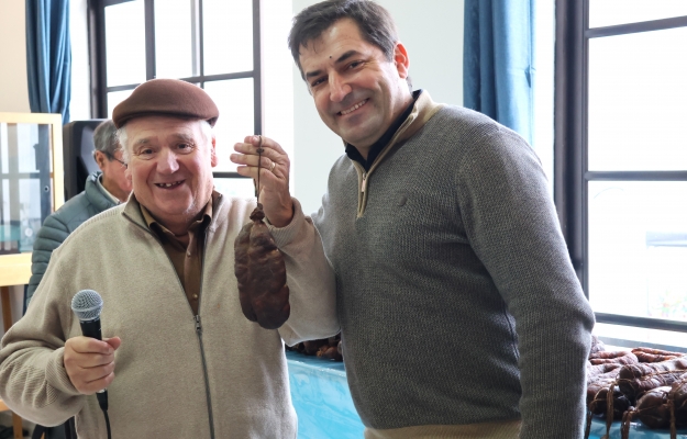 Chuva não afastou participantes da Festa das Chouriças em Salir