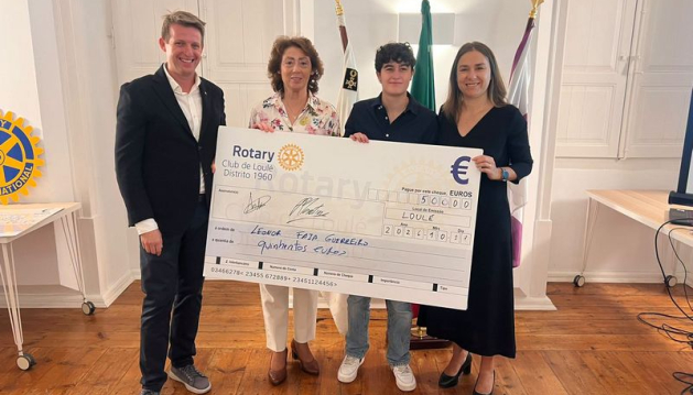 Rotary Clube de Loulé distingue aluna da Escola Secundária pelo mérito escolar