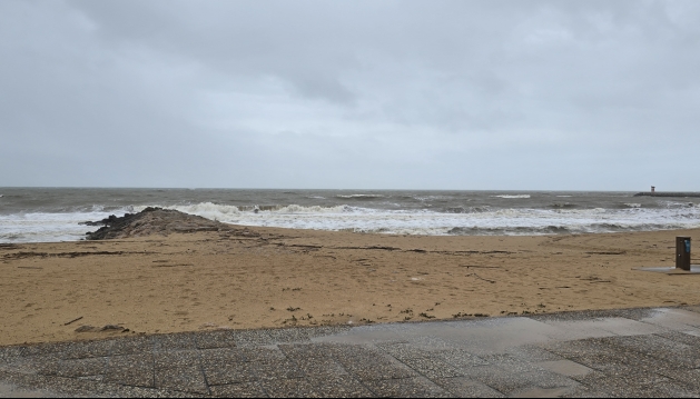 Alimentação artificial de praias em Loulé termina a tempo da época balnear