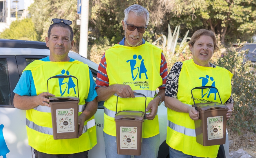 EMARP oferece kit «Zero Desperdício» aos voluntários da campanha de recolha de alimentos do Banco Alimentar 