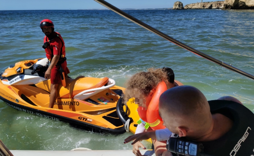 Estação Salva-vidas de Ferragudo resgata 11 pessoas na praia da Afurada em Lagoa