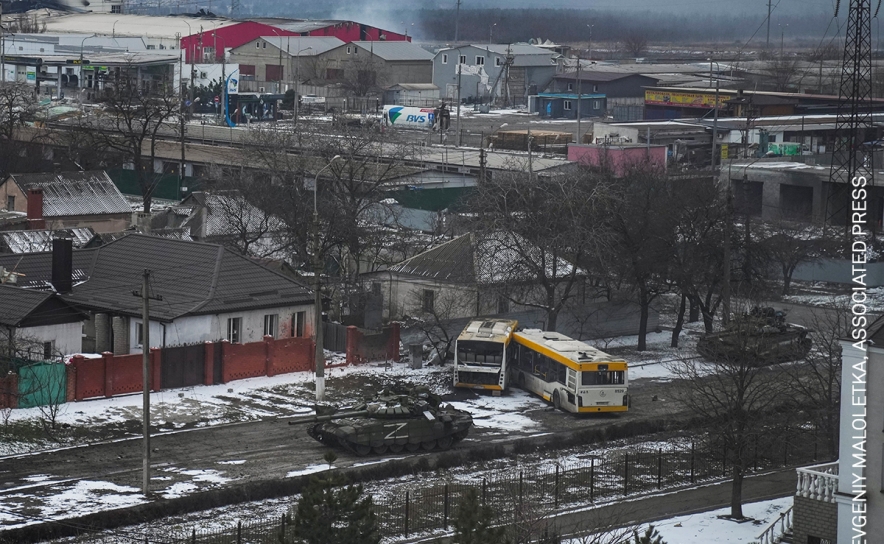 «Ataque aéreo à maternidade de Mariupol» | fotógrafo Yevgeny Maloletka