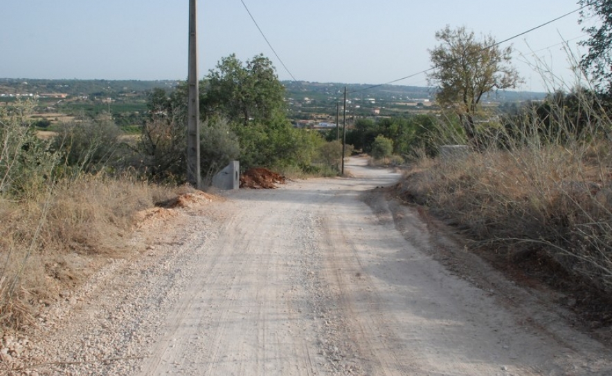 OBRA DE PAVIMENTAÇÃO DO CAMINHO DE FAXEILAS (POÇO BARRETO) FOI INICIADA