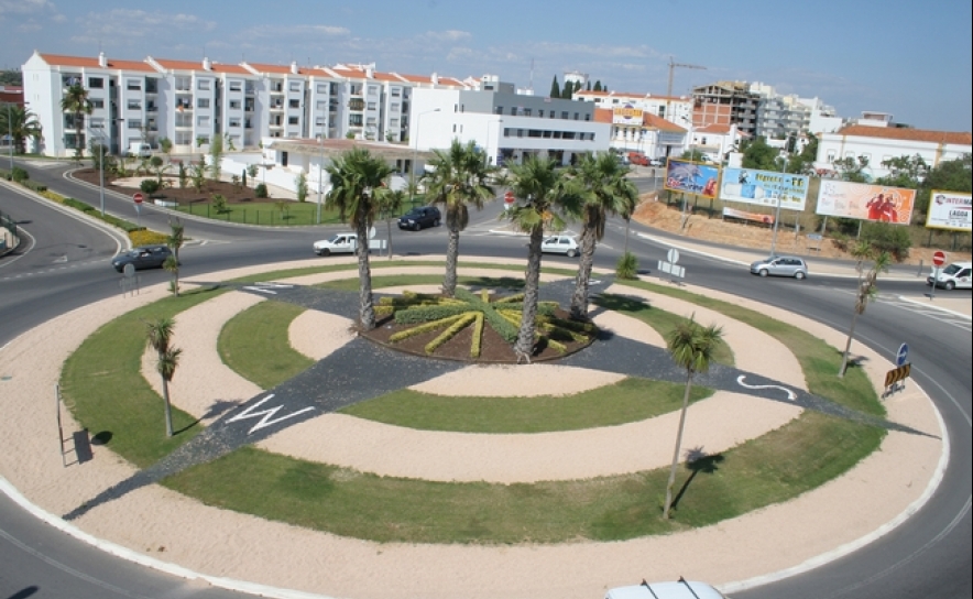 Município de Lagoa reduz 50% de Outdoors e cria regras para a sua colocação no Concelho