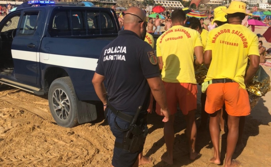 Acidente entre duas motas de água causa dois feridos na praia da Rocha em Portimão