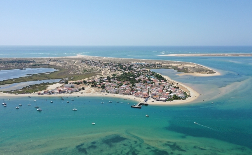 Praia da Armona Mar em Olhão interditada a banhos - autoridades