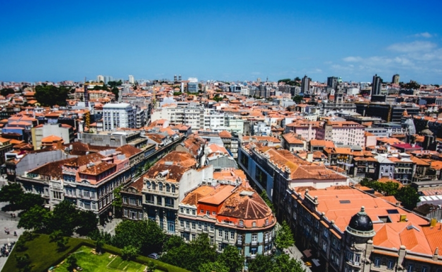 Moratória no crédito à habitação alargada aos emigrantes, advogados e solicitadores