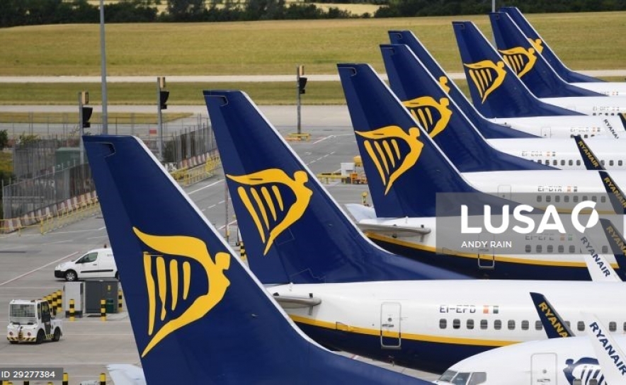 Covid-19: Diretor da Ryanair aponta a «cortes selvagens» na operação em Portugal
