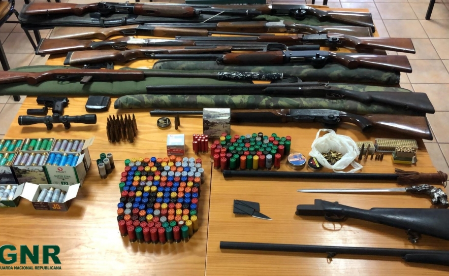 Silves: Apreensão de armas de fogo e cerca de 1 100 munições por violência doméstica