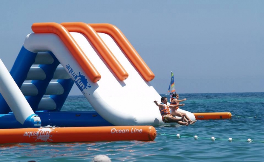 Parque Aquático Insuflável na Praia do Cabeço em Castro Marim 