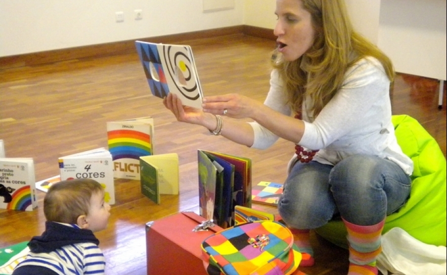 LEITURA COM MIMOS TRAZ RITA MORIÉS À BIBLIOTECA MUNICIPAL DE SILVES