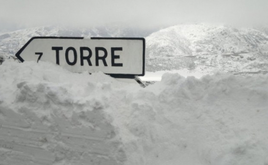 Estradas na serra da Estrela encerradas devido à queda de neve