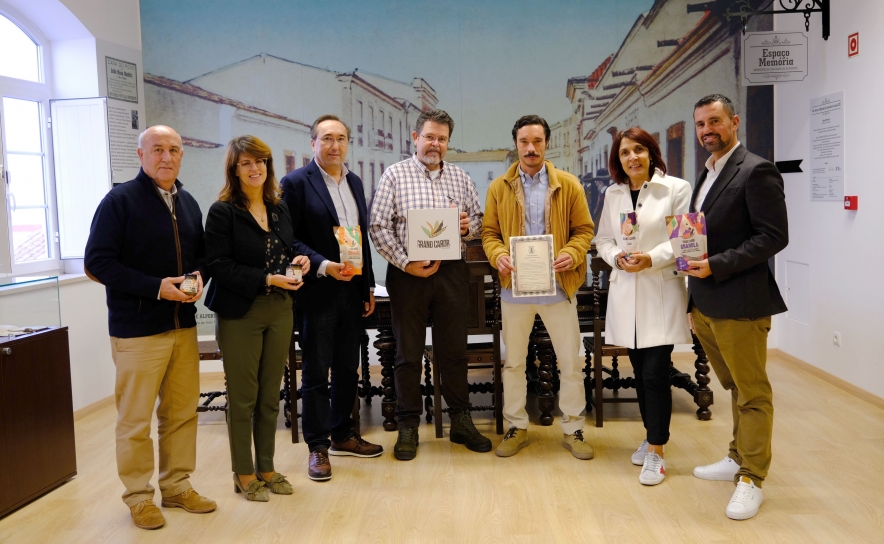 MUNICÍPIO ENTREGA LOUVOR À GRAND CAROB, PREMIADA INTERNACIONALMENTE