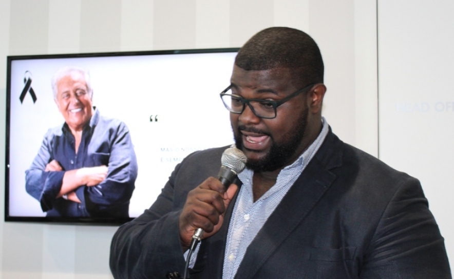 Matay canta em homenagem a Nicolau Breyner