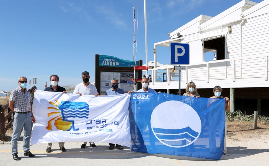 Praias de Portimão hasteiam a Bandeira Azul pelo 34º ano consecutivo