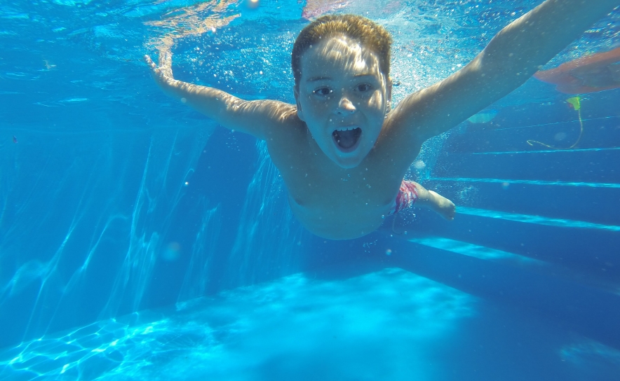 Piscinas em condomínios: regras e perigos a ter em conta