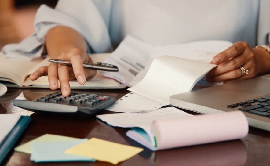 Retenção de IRS cai 50%: o que muda nos salários e nas pensões em novembro?